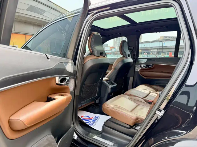 Volvo XC90 — Фото автомобиля 10