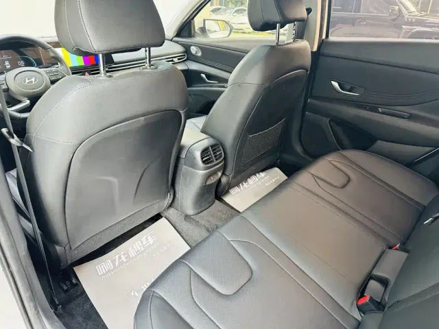 Hyundai Elantra — Фото автомобиля 9
