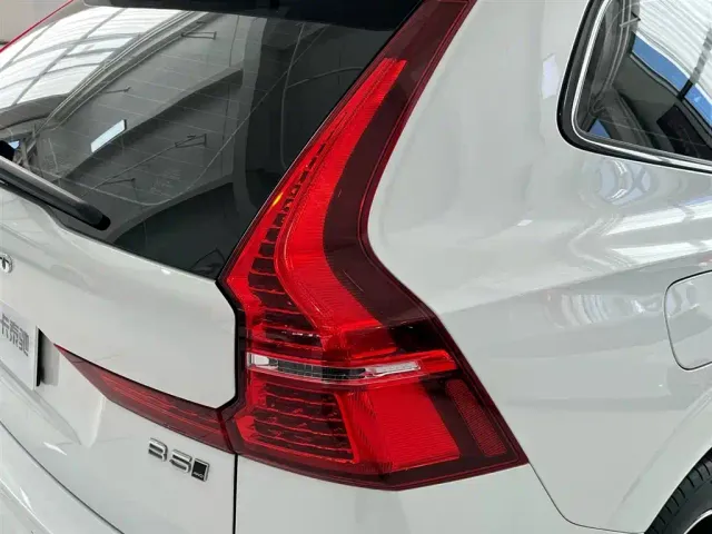Volvo XC60 — Фото автомобиля 15