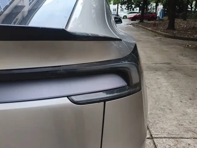 Tesla Model Y L — Фото автомобиля 7