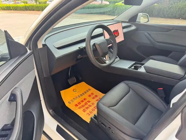 Tesla Model Y — Фото автомобиля 8