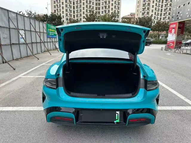 Xiaomi SU7 — Фото автомобиля 12