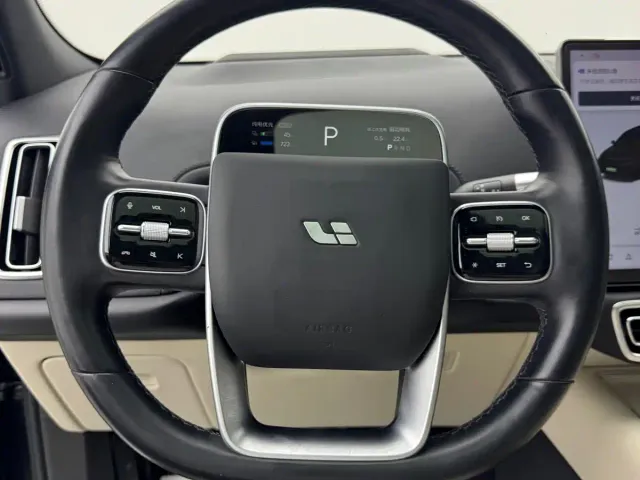Li Auto L7 — Фото автомобиля 10