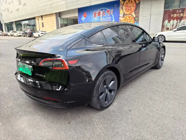 Tesla Model 3 — Фото автомобиля 9
