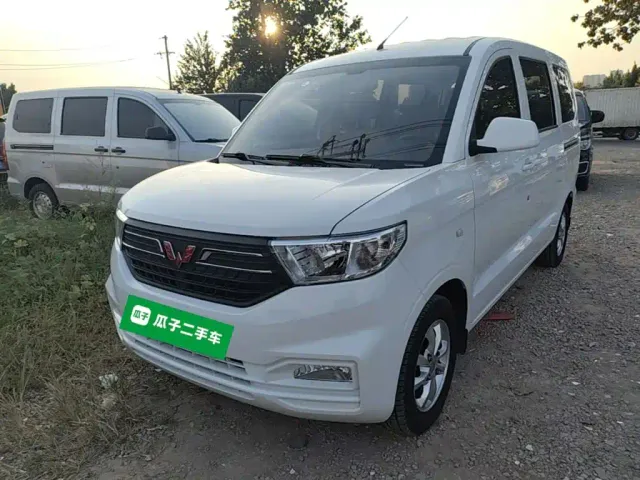 Фотография автомобиля — Wuling Hongguang V