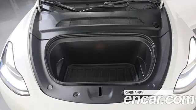 Tesla Model Y — Фото автомобиля 6