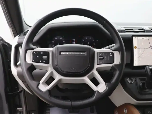 Land Rover Defender — Фото автомобиля 16