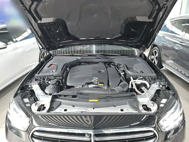 Mercedes-Benz E-Class — Фото автомобиля 19