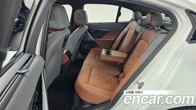 BMW 5 Series G60 — Фото автомобиля 12