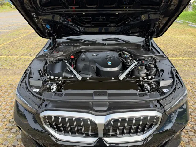 BMW 5 Series — Фото автомобиля 22