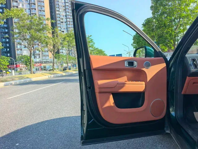 Li Auto L8 — Фото автомобиля 17