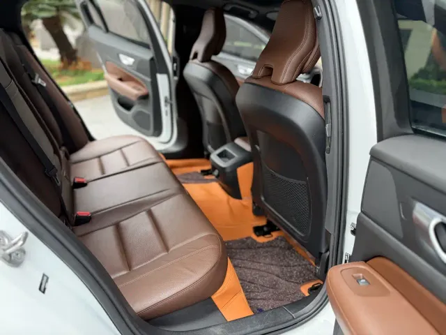 Volvo S60 — Фото автомобиля 5