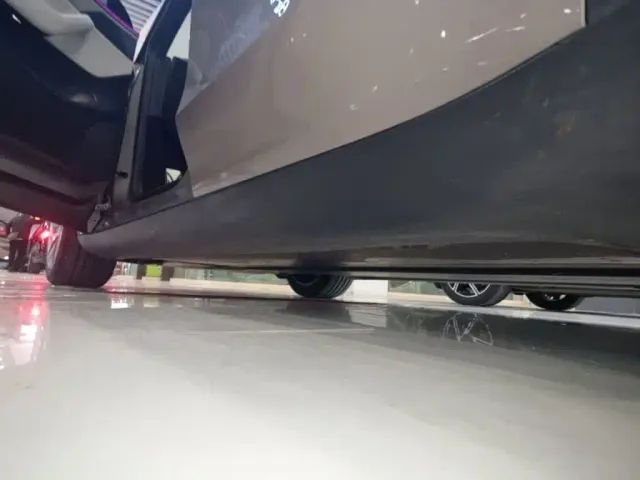 Tesla Model Y L — Фото автомобиля 21
