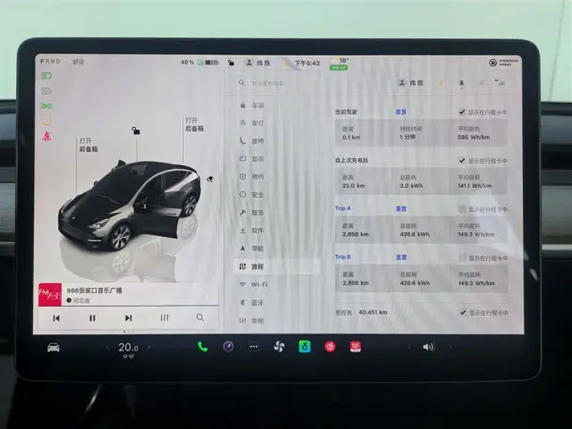 Tesla Model Y — Фото автомобиля 11