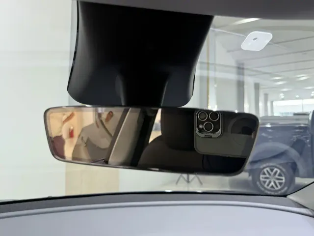 Tesla Model Y — Фото автомобиля 12