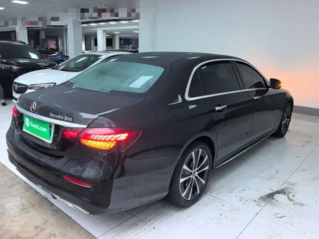 Mercedes-Benz E-Class — Фото автомобиля 6