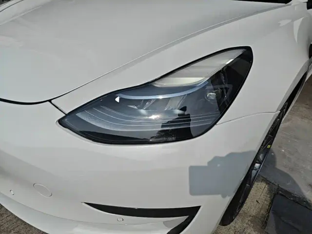 Tesla Model 3 — Фото автомобиля 23