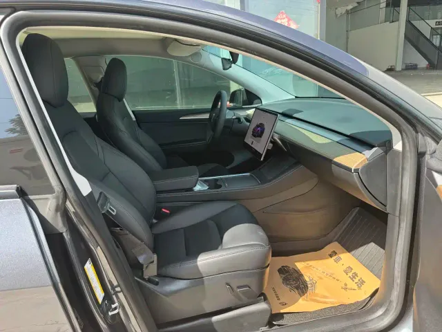 Tesla Model Y — Фото автомобиля 6