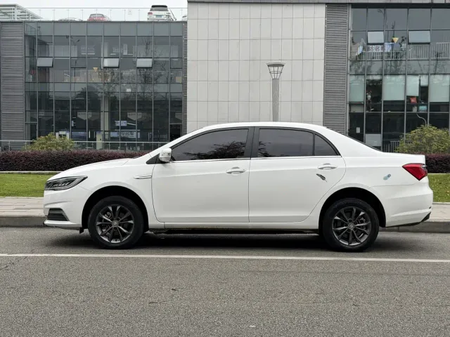BYD Qin — Фото автомобиля 2