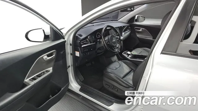 Kia Niro — Фото автомобиля 10