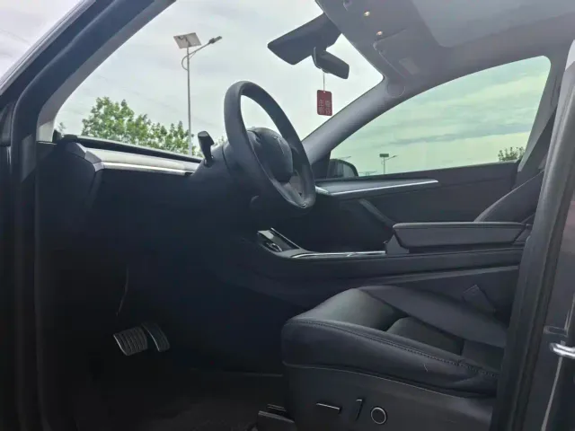 Tesla Model Y — Фото автомобиля 6