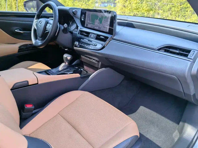 Lexus ES — Фото автомобиля 10