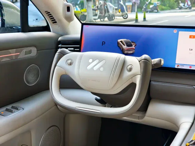 IM Motors LS6 — Фото автомобиля 11