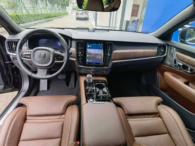 Volvo S90 — Фото автомобиля 11