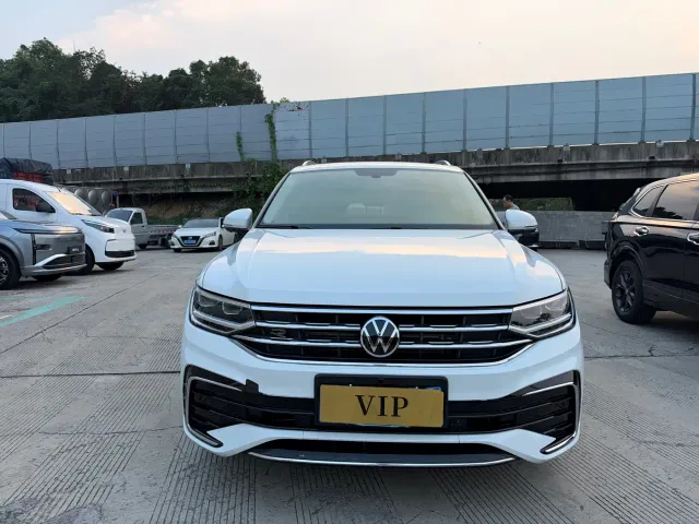 Volkswagen Tiguan L — Фото автомобиля 2