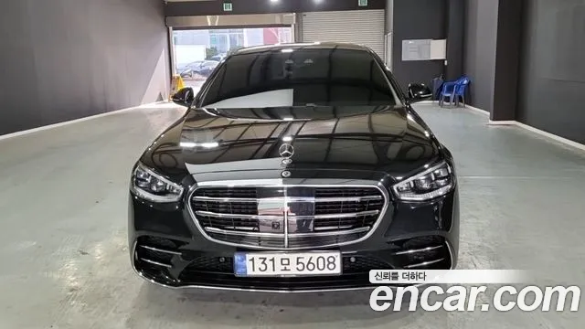 Фотография автомобиля — Mercedes-Benz S-Class