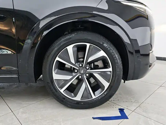Li Auto ONE — Фото автомобиля 6