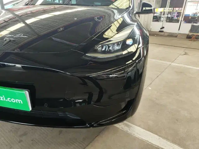 Tesla Model Y — Фото автомобиля 23