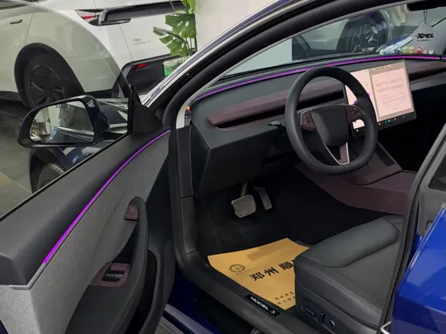 Tesla Model 3 — Фото автомобиля 6