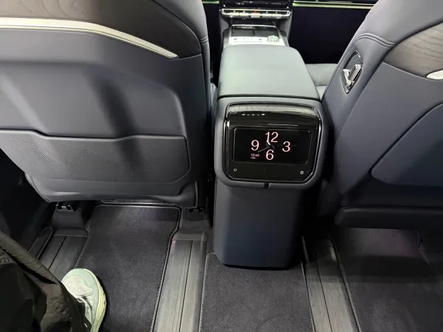 ZEEKR Zeekr 9X 2025 model Ultra Edition 70kWh — Фото автомобиля 15