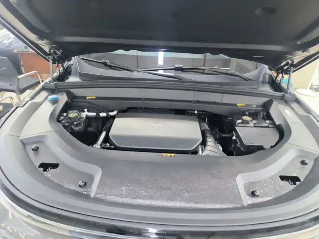 Li Auto L8 — Фото автомобиля 19