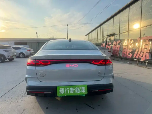 BYD Qin L — Фото автомобиля 10