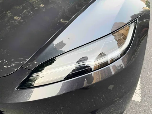 Tesla Model 3 — Фото автомобиля 3