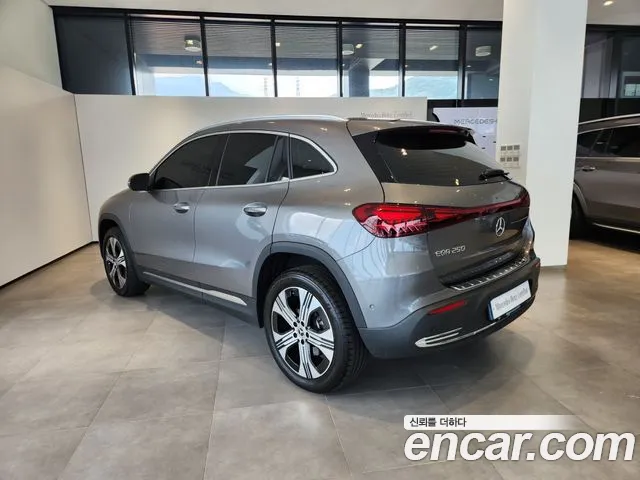 Mercedes-Benz EQA — Фото автомобиля 3
