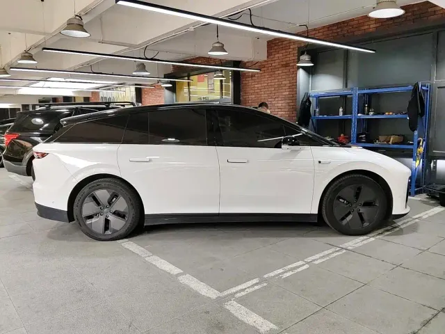 Li Auto i6 — Фото автомобиля 5