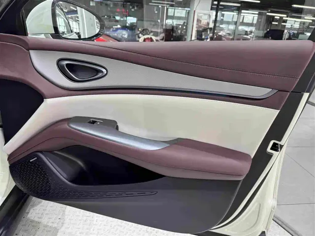 BYD Seal 07 DM-i — Фото автомобиля 29