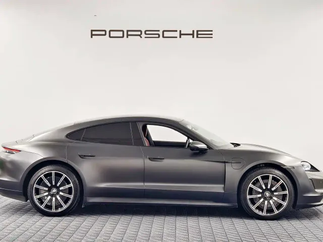 Porsche Taycan — Фото автомобиля 3