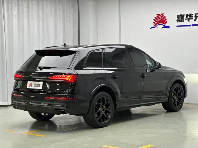 Audi Q7 — Фото автомобиля 9