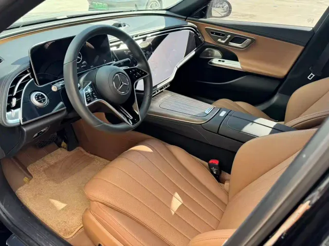 Mercedes-Benz E-Class — Фото автомобиля 3