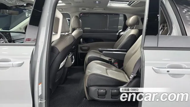 Kia Carnival Generation 4 — Фото автомобиля 17