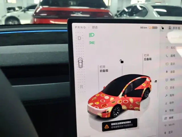 Tesla Model Y L — Фото автомобиля 9