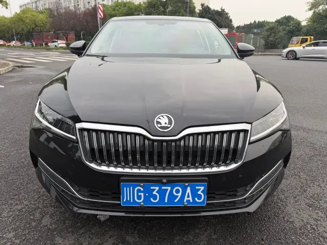 Skoda Superb — Фото автомобиля 2