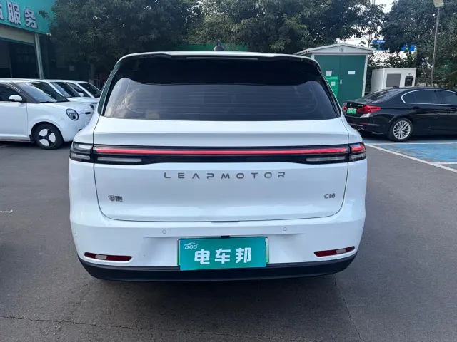 Leapmotor C10 — Фото автомобиля 7