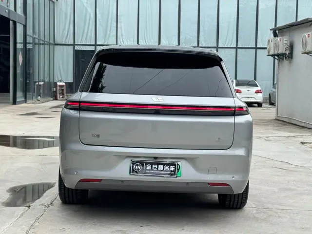 Li Auto L8 — Фото автомобиля 18