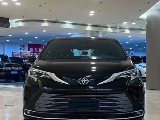 Toyota Sienna — Фото автомобиля 2
