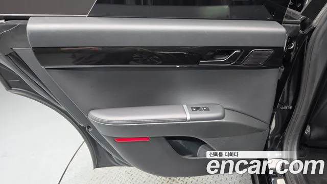 Hyundai Grandeur Grandeur (GN7) 2.5 Бензин 2WD — Фото автомобиля 22